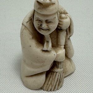 Japanese Netsuke Ivory-Tone  Figurine with Broom Rare